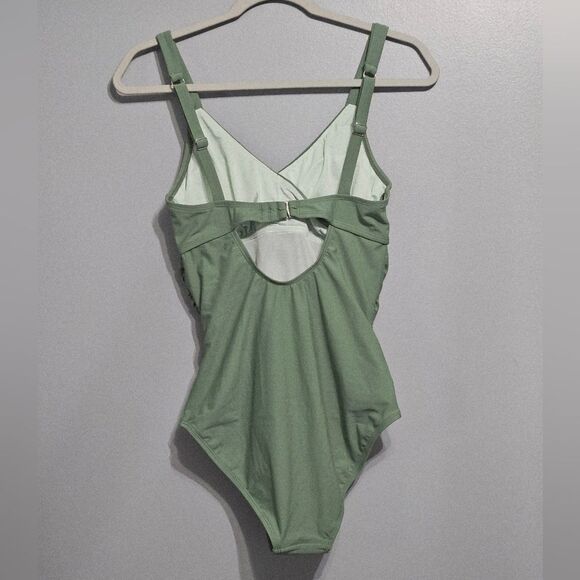Cupshe Bathing Suit in a Beautiful Green. NWT-Size M - Picture 4 of 9